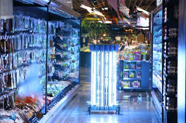 Bóng đèn diệt khuẩn tia cực tím UV Philips được lắp thành trụ đèn di động