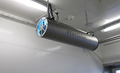 Bóng đèn diệt khuẩn tia cực tím UV Philips này được lắp trên hệ thống thông gió của nhà xưởng